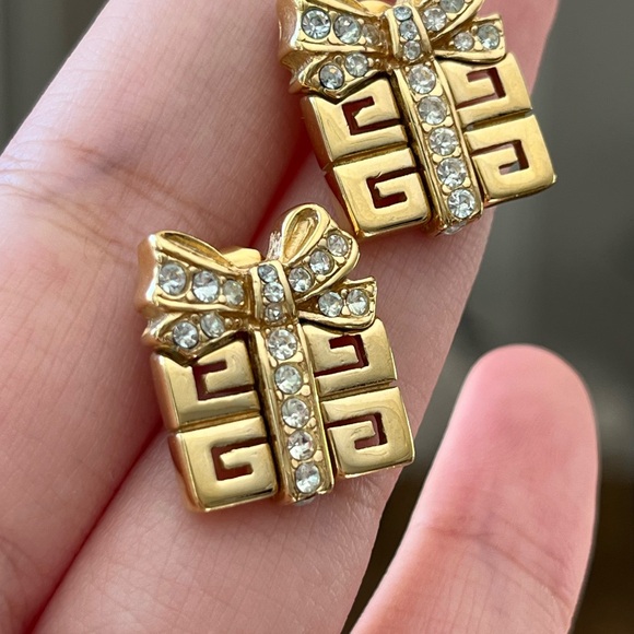 Vintage Givenchy Logo Gift Box 🎁 Bow Tie Wrap Rhinestone Gold Pierced Earrings